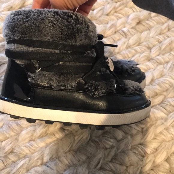 Stuart Weitzman Ariana Snow Boots Faux Fur - Picture 4 of 8